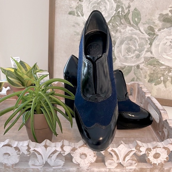 Tory Burch Shoes - NWOB Tory Burch Navy & Black Leighton